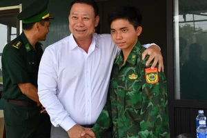 Chủ tịch tỉnh Tây Ninh 'xông đất' biên phòng đầu năm mới