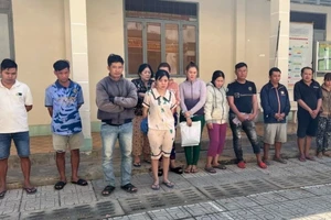 Tây Ninh: Hàng chục người ra vùng biên đánh bạc 