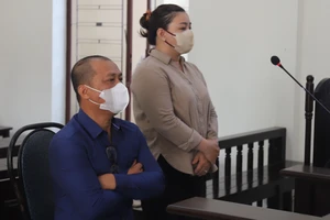 Vụ 'đưa con đi chữa bệnh nhận lại hũ tro cốt': 2 bị cáo được hưởng án treo