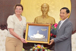 Ông Nguyễn Thái Học tiếp đoàn đại biểu Vương quốc Hà Lan