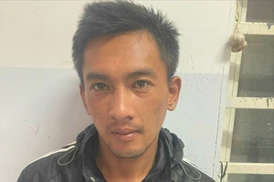 Bị 'cà khịa' ở tiệm tạp hóa liền rút dao tấn công làm 2 người thương vong