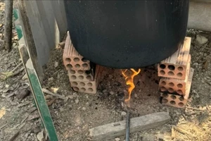 Khoan giếng gặp luồng khí lạ, châm lửa đốt thì cháy như lửa gas