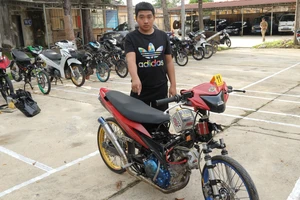 20 thanh niên bị tạm giữ vì biểu diễn 'xe cọp'