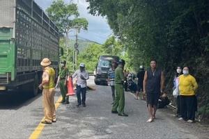 Xe khách tông xe máy trên đèo Bảo Lộc, 2 người thương vong