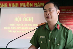 Công an hướng dẫn nhận diện thông tin xấu độc trên mạng xã hội 