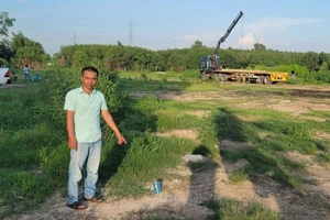 Thuê xe cẩu đi trộm sắt để bán 