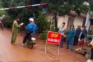 Lâm Đồng: Uỷ ban xã đã tự tháo dỡ 2 barie chắn đường
