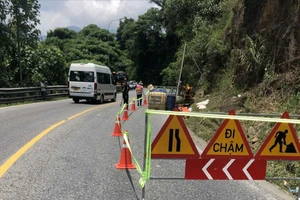 Hạn chế lưu thông qua đèo Bảo Lộc để xử lý sạt lở