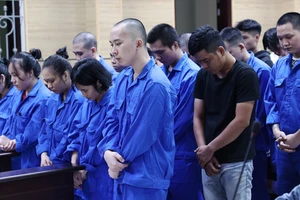 Tuyên án 38 bị cáo lừa đảo qua mạng, chiếm đoạt tiền của 19 bị hại 