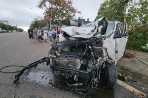 Đấu đầu ô tô, 2 người đi xe máy tử vong
