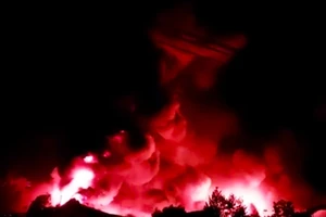 Cháy dữ dội kho dầu nhớt ở Lâm Đồng, 5 xe ô tô bị thiêu rụi