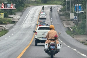 Công an Lâm Đồng phối hợp tuyên truyền về giao thông cho học sinh nhân lễ khai giảng