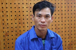 Trà trộn vào đám cưới trộm vàng và điện thoại