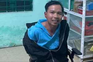 Con trai say rượu sát hại cha ruột, đánh mẹ bị thương