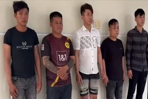 Đòi nợ không thành, dùng ná thun bắn vỡ 9 tấm kính