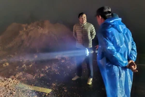 Thông 2 điểm sạt lở trên đèo Khánh Lê, CSGT dẫn đường cho xe về Đà Lạt