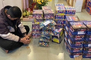 Dùng Facebook ẩn danh để bán pháo lậu