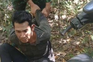 Trộm xe máy của người cạo mủ cao su mang qua Campuchia bán