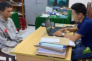 Bắt giam kẻ sử dụng tài khoản ảo dụ dỗ nhiều học sinh chụp hình hở hang