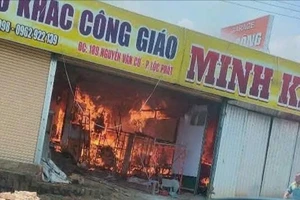 Cháy xưởng điêu khắc ở TP Bảo Lộc, thiệt hại hàng tỉ đồng