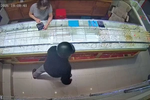 Kẻ cướp giật tiệm vàng ở huyện Lâm Hà bị bắt khi vừa xuống máy bay