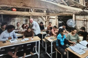 Từ 'Tiếng kêu ai oán giữa rừng xanh' đến lớp học tiếng Anh miễn phí giữa đại ngàn