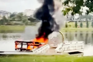 Vụ cháy trên cầu chữ Y ở hồ Xuân Hương là do đốt vàng mã