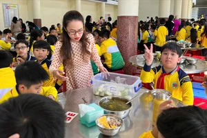 Trường tiểu học ở Đà Lạt tạm ngưng bán trú sau tố cáo sử dụng thực phẩm bẩn