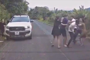 Mâu thuẫn sau va chạm, hai bên lao vào ẩu đả 