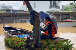 Tôi muốn khóc khi chơi vơi giữa vùng lũ