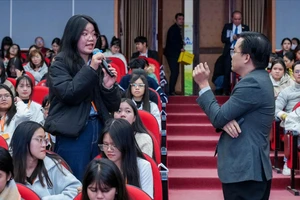 Sinh viên Đà Lạt thảo luận sôi nổi về thế hệ trẻ quảng bá văn hóa Việt
