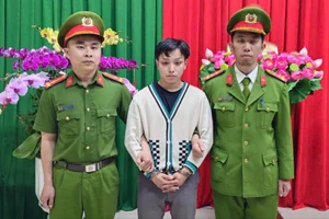 Tạm giữ tài xế lái ô tô tông vào đám đông tại cây xăng ở Đà Lạt