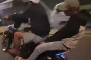 Thiếu niên bốc đầu xe, phụ huynh bị phạt 9 triệu, tịch thu phương tiện