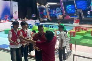 Lần đầu chào sân, đội Robocon 1 trường cao đẳng ở TP.HCM vào chung kết