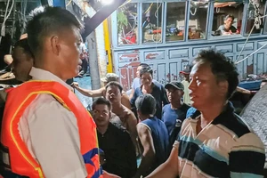 Sáng nay hoàn tất đón 81 ngư dân sống sót trong vụ chìm tàu câu mực để đưa về Quảng Nam