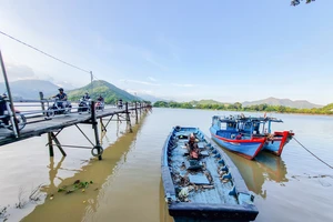 Cầu gỗ Phú Kiểng bắc qua sông Cái Nha Trang đã sửa xong