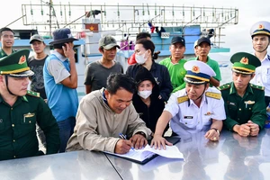 14 ngư dân bị nạn trên tàu cá Bình Định đã vào bờ an toàn