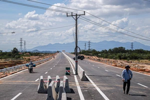 Cao tốc Cam Lâm - Vĩnh Hảo khó thông xe ngày 30-12?