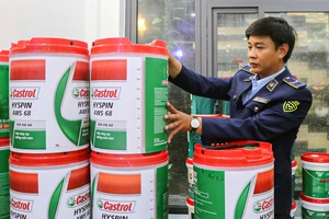 Phát hiện điểm sản xuất hàng ngàn lít dầu nhớt giả các nhãn hiệu nổi tiếng