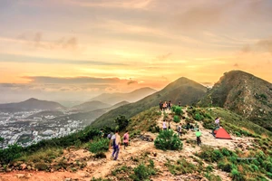 Sẽ tổ chức cảnh báo an toàn cho dân, người leo núi Cô Tiên sau vụ cháy