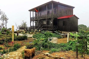 Khách muốn lên tham quan đỉnh Hòn Bà phải đăng ký trước