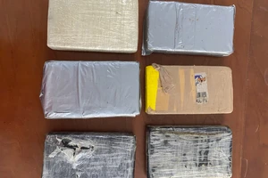 Nghi ma túy số lượng lớn liên tiếp trôi dạt vào bờ biển Phú Yên