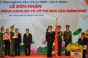 Nha Trang kỷ niệm tròn 100 tuổi, đón nhận Huân chương lao động Hạng Ba