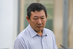 Cựu giám đốc CDC Khánh Hòa được ngồi nghe đọc cáo trạng vì sức khỏe yếu