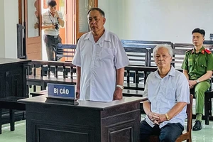 Cựu chủ tịch UBND tỉnh Phú Yên Phạm Đình Cự lãnh 3 năm tù cho hưởng án treo