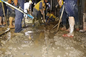 Thông hầm đường sắt qua đèo Cả sau gần 10 ngày sửa chữa