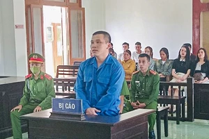 Đâm chết bạn nhậu vì không chịu vào hát karaoke