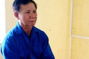 Đổ thuốc diệt cỏ vào đồ ăn sáng để đầu độc vợ cũ