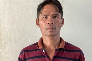 Chặn đánh người yêu cũ vì tặng dây chuyền mà bị từ chối tình cảm