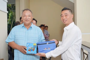 Toàn cảnh chương trình 'Cùng ngư dân thắp sáng đèn trên biển' tại Khánh Hòa